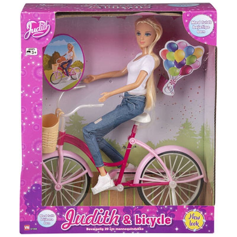 Judith Med Cykel Og Tilbehør - Med Hvid T-Shirt